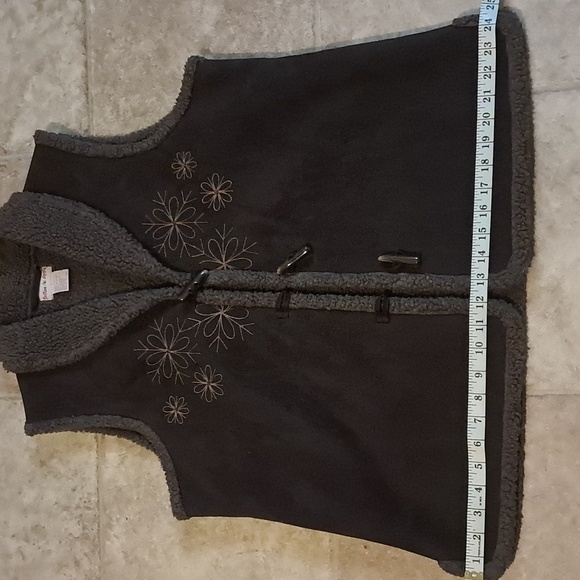 Toffee Apple Embroidered Sherpa Lined Soft Brown Faux Suede Vest Womens L - Picture 3 of 8
